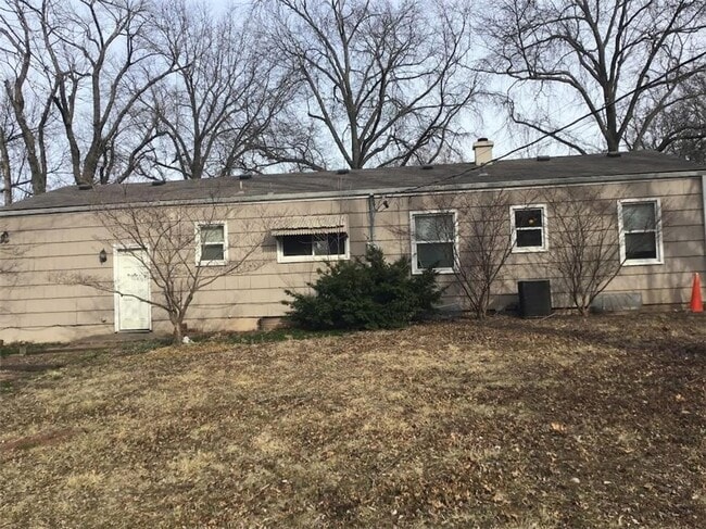 Building Photo - COMING SOON! - Newly Renovated 3Bd, 2Bth i...