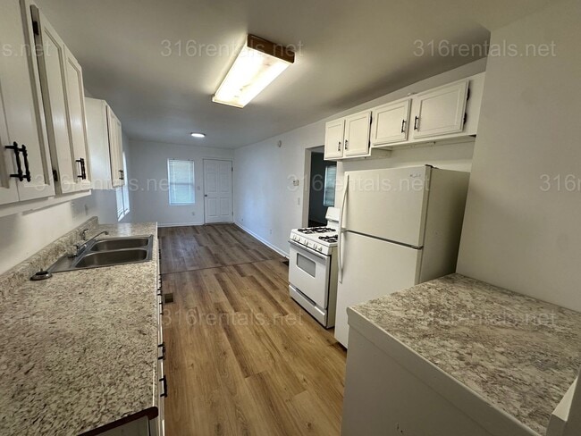 Building Photo - $795 - 1 bed 1 bath - Single Family Home