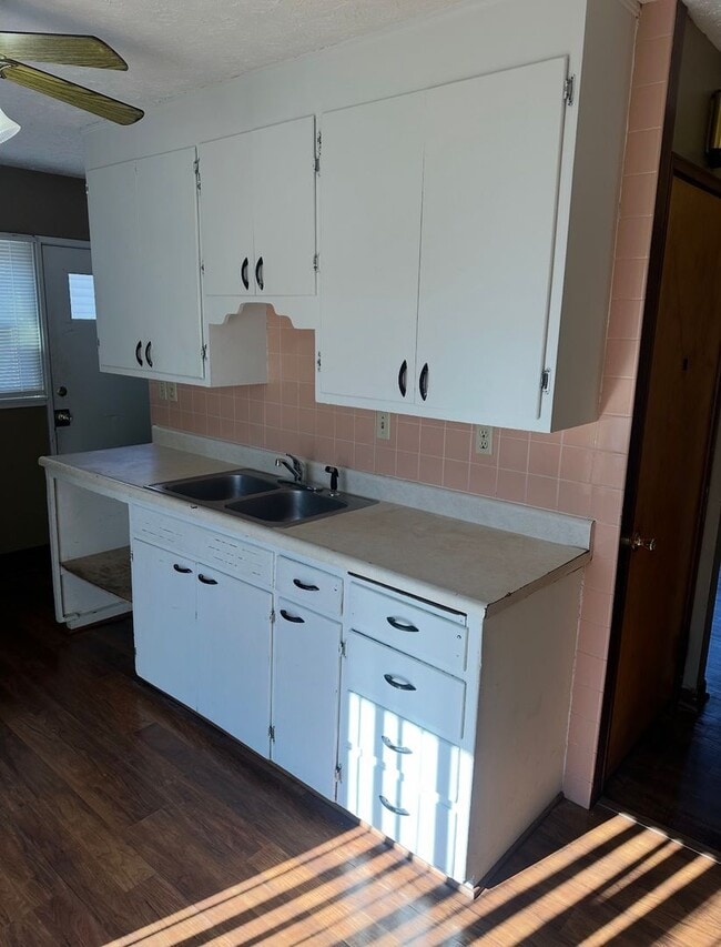 Foto del edificio - 1811 W 13th St