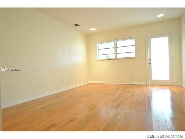 Building Photo - 335 75th St