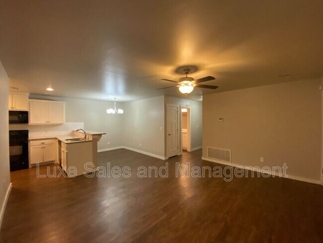 Building Photo - 779 SW 13th St