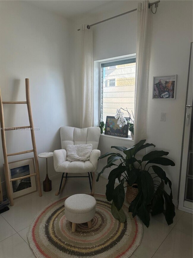 Foto del edificio - 10250 W Bay Harbor Dr