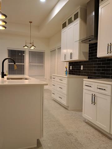 Building Photo - 528 Pettit Dr