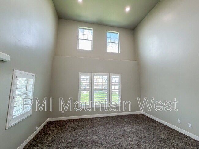 Building Photo - 1424 S Mountain View Ct