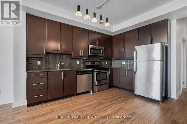 Building Photo - 33 Bay St.