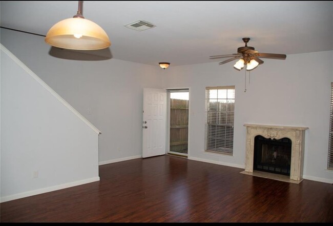 Building Photo - 17577 Red Oak Dr