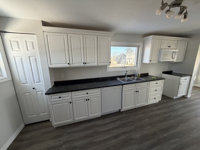 Building Photo - 73 Mill Rd