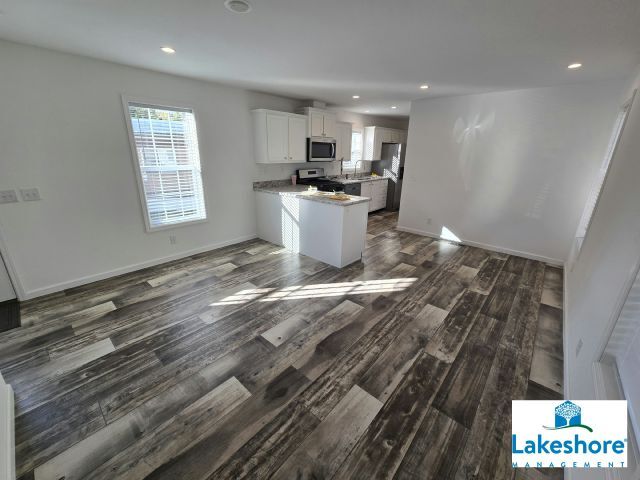 Building Photo - 103 Maple Dr