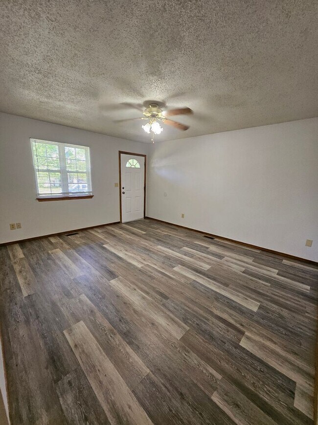 Foto del edificio - 3 Bedroom, 1 Bath House in Cute Neighborhood!