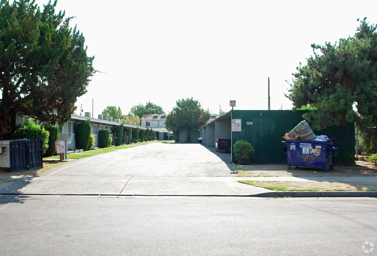 Primary Photo - 1244 N Millbrook Ave
