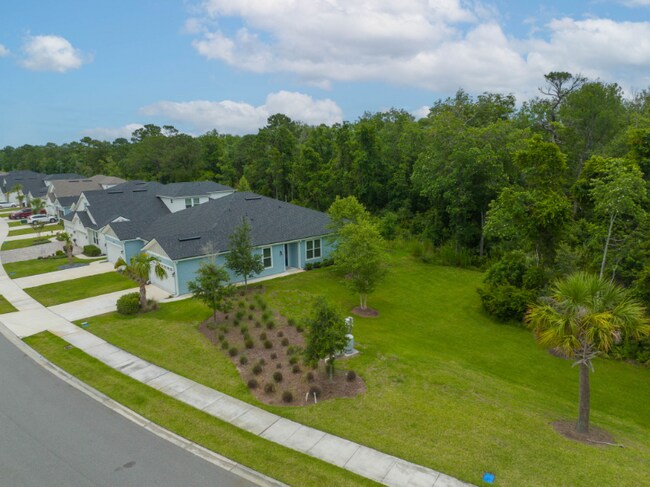 Foto del edificio - 98 Modesto Dr