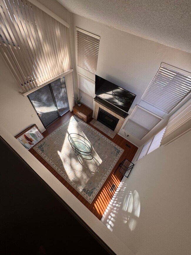 Foto del edificio - 365 Autumn Ridge Cir