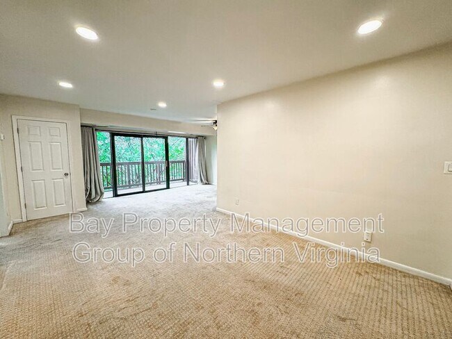 Foto del edificio - 49 Skyhill Rd