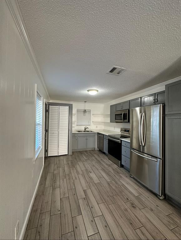 Building Photo - 813 Waverly St