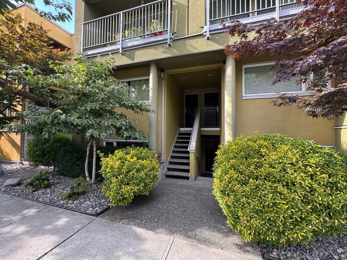 Primary Photo - 795 8th Av W