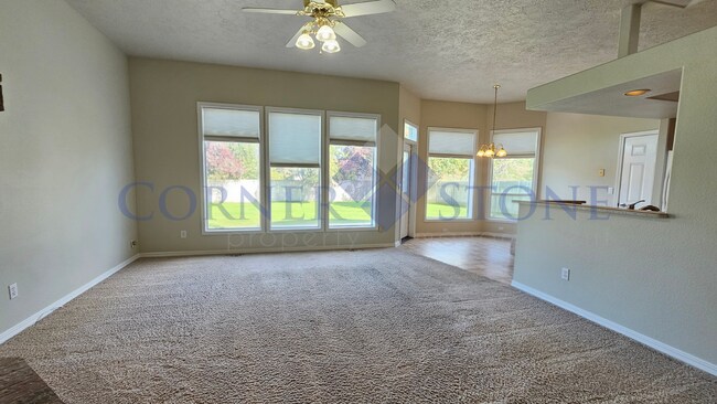 Building Photo - Spacious Home with Large Garage!