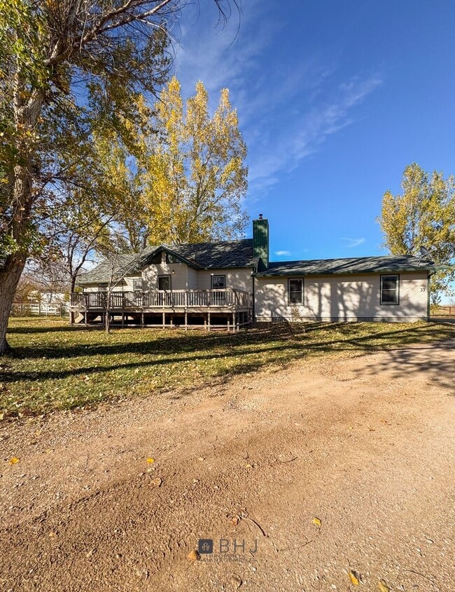 Primary Photo - LARGE, PET-FRIENDLY 4 BED/ 3 BATH SINGLE F...
