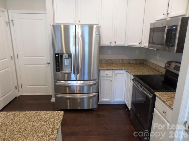 Foto del edificio - 3339 Major Samuals Way