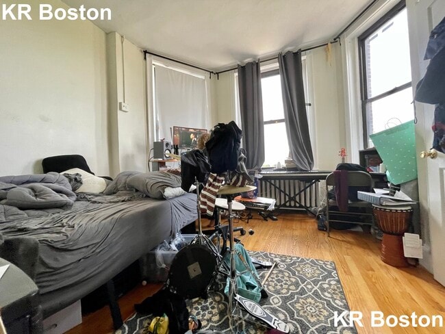 Foto del edificio - 73 Bay State Rd