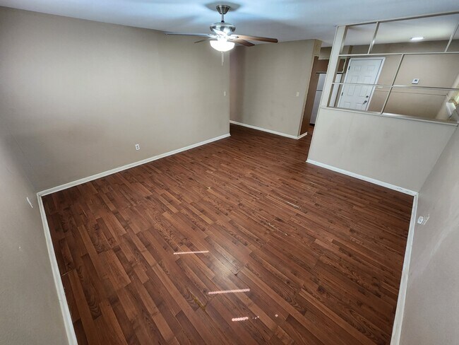 Foto del edificio - 804 W 7th St