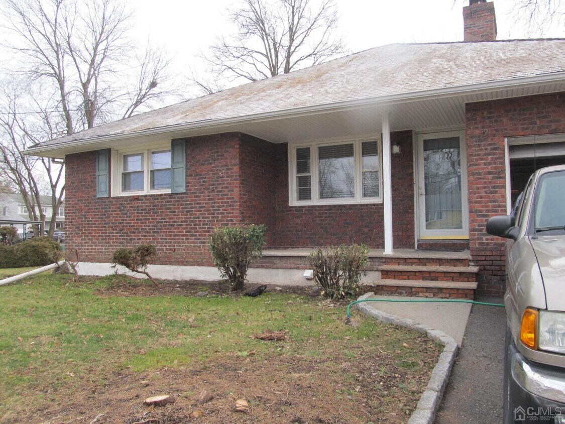 Primary Photo - 440 William St