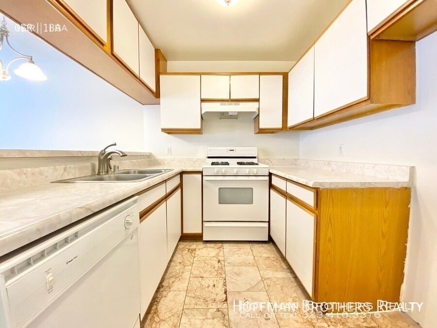 Primary Photo - 417 S New Hampshire Ave