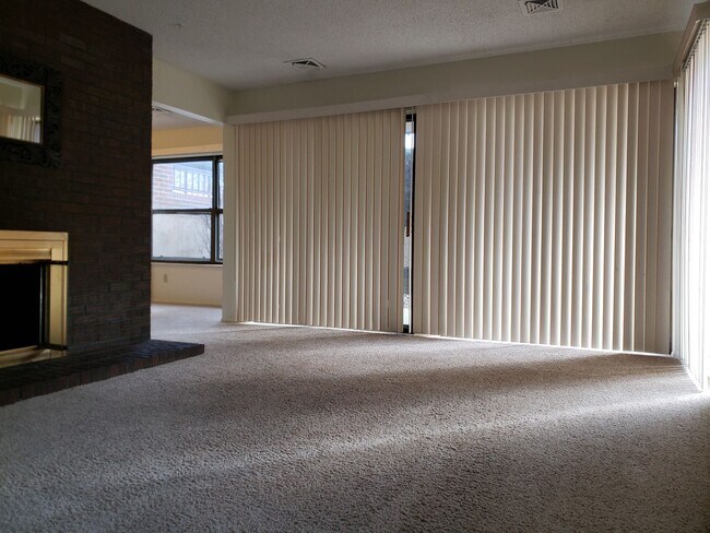 Foto del edificio - Sunny and Quiet Garden Level 3 bed, 2 bath...