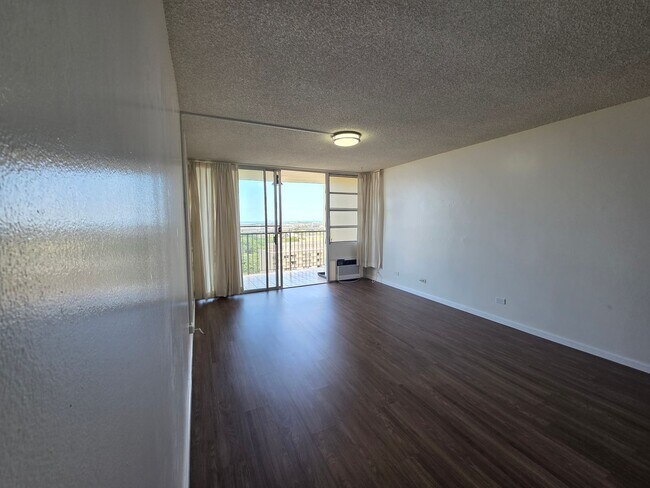 Foto del edificio - 2 bed, 2 bath, 1 parking Available for Rent in Salt Lake