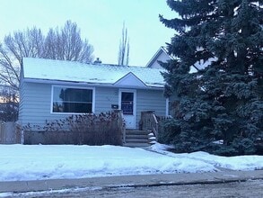 Building Photo - 38A 38a Ave SW