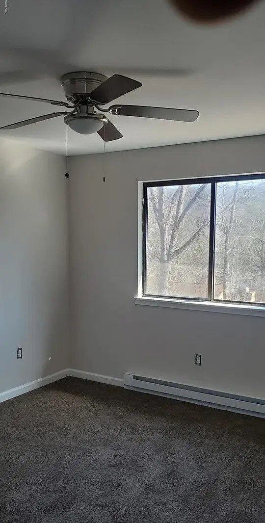 Foto del edificio - 350 Crewe Ct