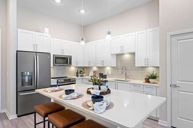 Building Photo - Bainbridge The Grand