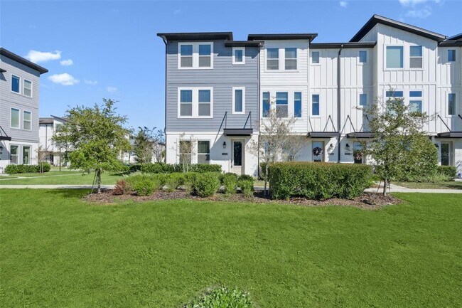 Foto del edificio - 12620 Willstatter Ave