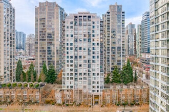 Building Photo - Yaletown 939