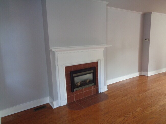 Building Photo - 207 S. Ann St - Huge 3 bed, 2 bath Townhou...