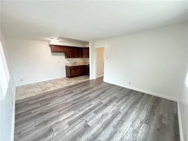 Foto del edificio - 4461 W 135th St