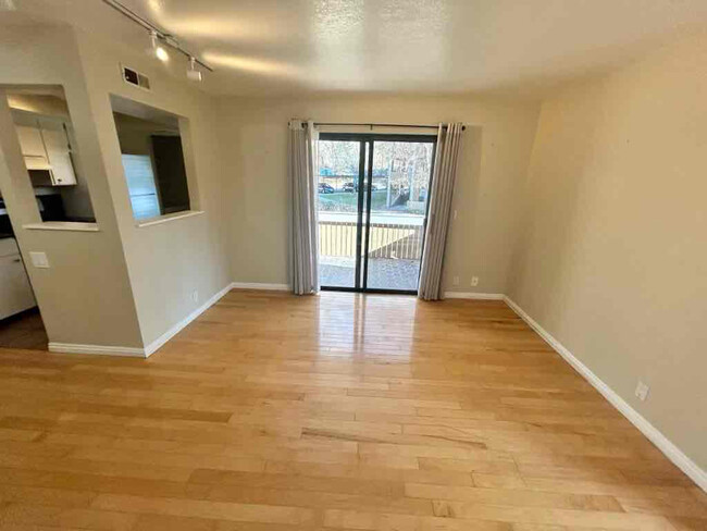 Foto del edificio - 7193 Station Creek Way