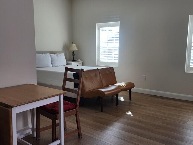 Foto del edificio - 10458 Brooke Ave