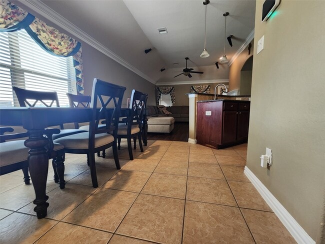 Building Photo - 4422 Meadow Way Dr