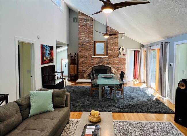 Building Photo - 27 Hoyt Pl
