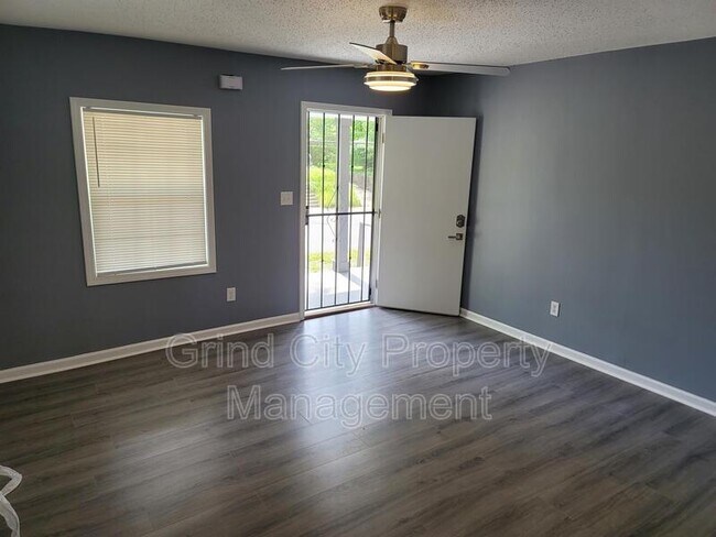 Building Photo - 1315 Breedlove St
