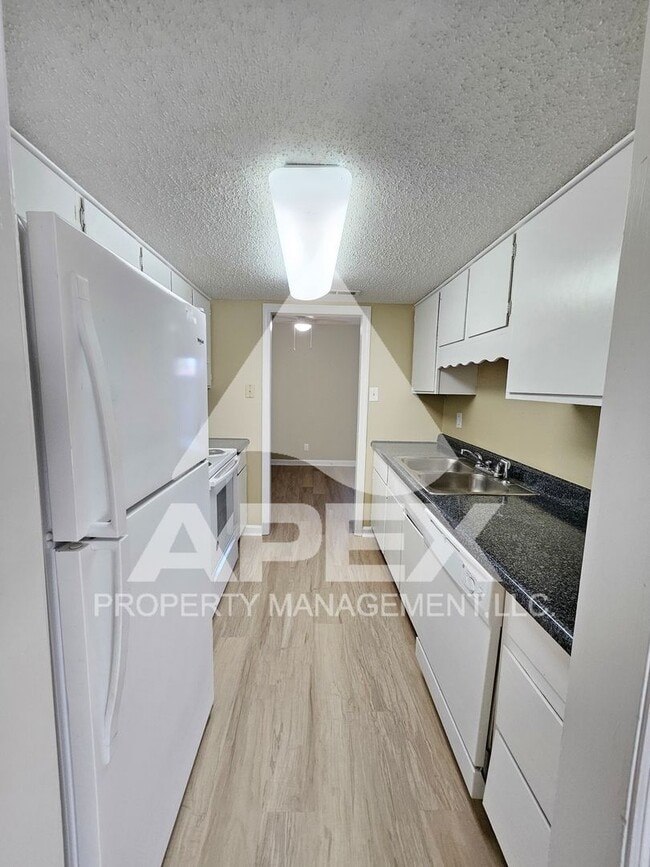 Building Photo - MOVE-IN SPECIAL, $1 RENT!! - Nice 2Bd - 1.5 Ba. Town House in West Knox off Cedar Bluff!