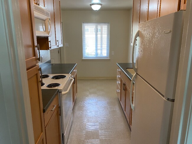 Building Photo - 205 Avery Ln