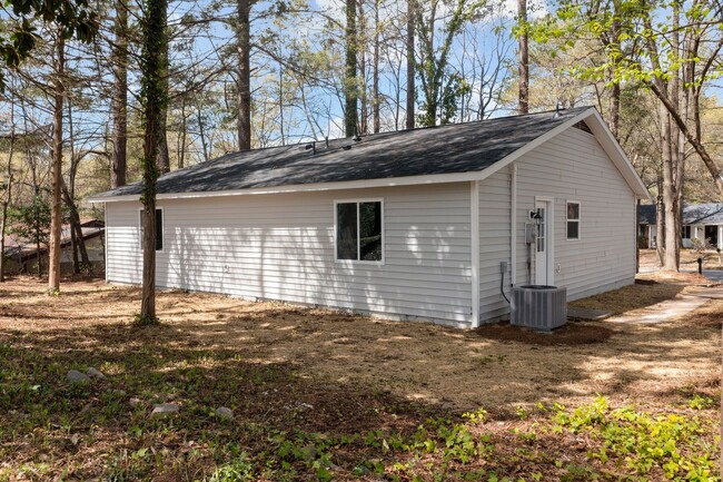 Building Photo - Charming Ranch Style Home