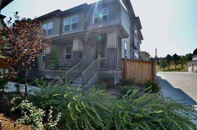 Building Photo - 3 bd/2.5 ba Townhome!