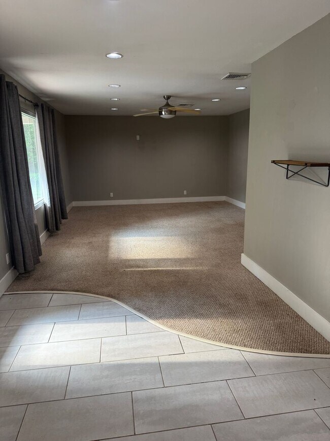 Foto del edificio - 1215 Westlawn Dr