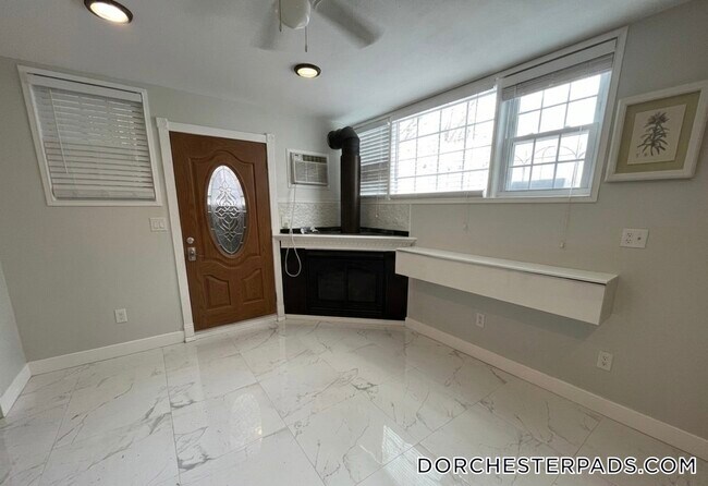 Foto del edificio - 235 Savin Hill Ave
