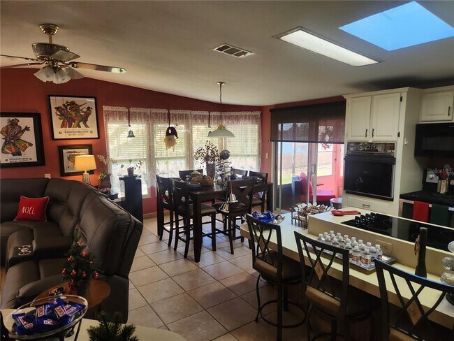 Foto del edificio - 24921 Pine Hill