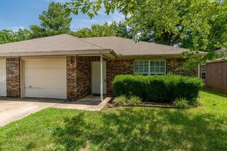 Building Photo - 572 Dockery Ln