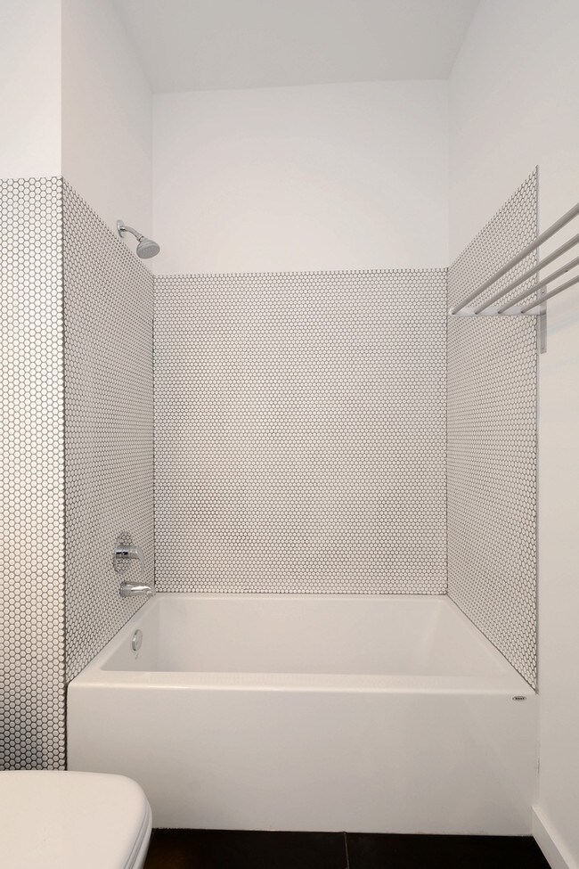 Foto del edificio - 1824 W 35th St