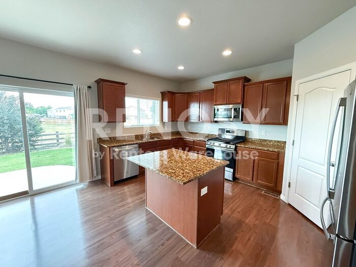 Spacious 4-Bedroom Home with Open Floor Plan and Large Backyard in Thornton - Spacious 4-Bedroom Home with Open Floor Plan and Large Backyard in Thornton
